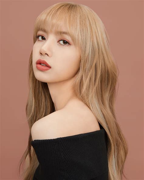 BLACKPINKs Lisa Shares Stunning Photos From Her。